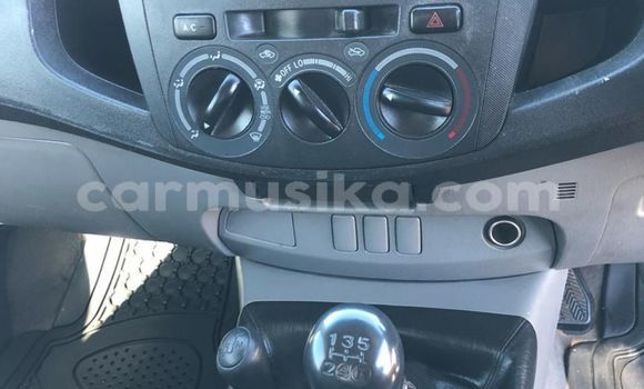 Buy Used Toyota Hilux White Car in Beitbridge in Matabeleland South Buy Used Toyota Hilux White Car in Beitbridge in Matabeleland South