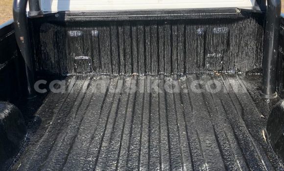 Buy Used Toyota Hilux White Car in Beitbridge in Matabeleland South Buy Used Toyota Hilux White Car in Beitbridge in Matabeleland South