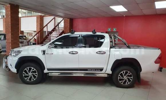 Nunua Ilio tumika Toyota Hilux Nyeupe Gari ndani ya Beitbridge nchini Matabeleland Kusini Nunua Ilio tumika Toyota Hilux Nyeupe Gari ndani ya Beitbridge nchini Matabeleland Kusini