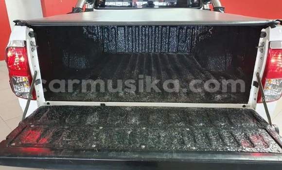 Nunua Ilio tumika Toyota Hilux Nyeupe Gari ndani ya Beitbridge nchini Matabeleland Kusini Nunua Ilio tumika Toyota Hilux Nyeupe Gari ndani ya Beitbridge nchini Matabeleland Kusini