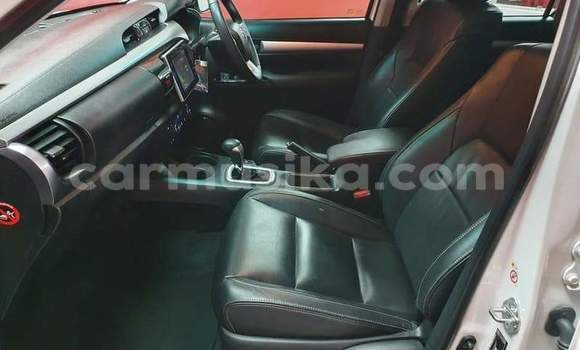 Nunua Ilio tumika Toyota Hilux Nyeupe Gari ndani ya Beitbridge nchini Matabeleland Kusini Nunua Ilio tumika Toyota Hilux Nyeupe Gari ndani ya Beitbridge nchini Matabeleland Kusini