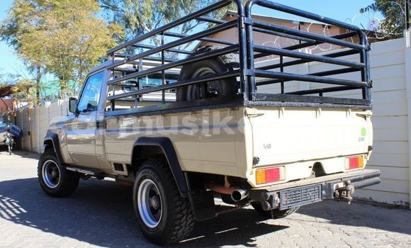 Tenga Tsaru Toyota Land Cruiser Bhurawuni Mota in Harare in Harare Tenga Tsaru Toyota Land Cruiser Bhurawuni Mota in Harare in Harare