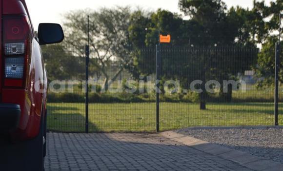 Acheter Occasion Voiture Isuzu KB Rouge à Beitbridge, Matabeleland South Acheter Occasion Voiture Isuzu KB Rouge à Beitbridge, Matabeleland South