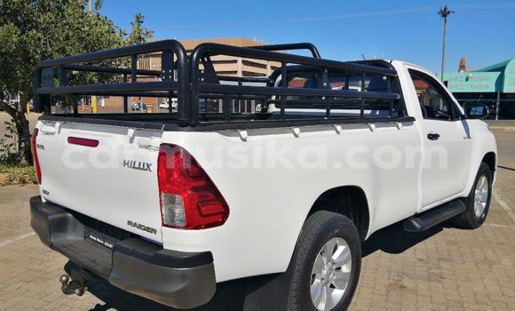 Tenga Tsaru Toyota Hilux Chena Mota in Beitbridge in Matabeleland South Tenga Tsaru Toyota Hilux Chena Mota in Beitbridge in Matabeleland South