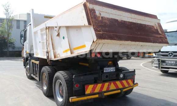 Tenga Tsaru Mercedes‒Benz Atego Chena Rori in Beitbridge in Matabeleland South Tenga Tsaru Mercedes‒Benz Atego Chena Rori in Beitbridge in Matabeleland South