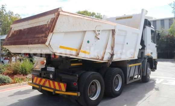 Tenga Tsaru Mercedes‒Benz Atego Chena Rori in Beitbridge in Matabeleland South Tenga Tsaru Mercedes‒Benz Atego Chena Rori in Beitbridge in Matabeleland South