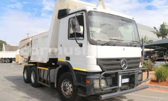 Tenga Tsaru Mercedes‒Benz Atego Chena Rori in Beitbridge in Matabeleland South Tenga Tsaru Mercedes‒Benz Atego Chena Rori in Beitbridge in Matabeleland South