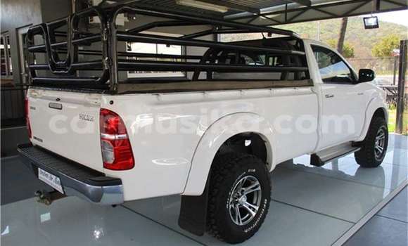 Tenga Tsaru Toyota Hilux Chena Mota in Beitbridge in Matabeleland South Tenga Tsaru Toyota Hilux Chena Mota in Beitbridge in Matabeleland South