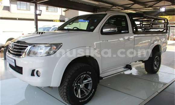 Tenga Tsaru Toyota Hilux Chena Mota in Beitbridge in Matabeleland South Tenga Tsaru Toyota Hilux Chena Mota in Beitbridge in Matabeleland South