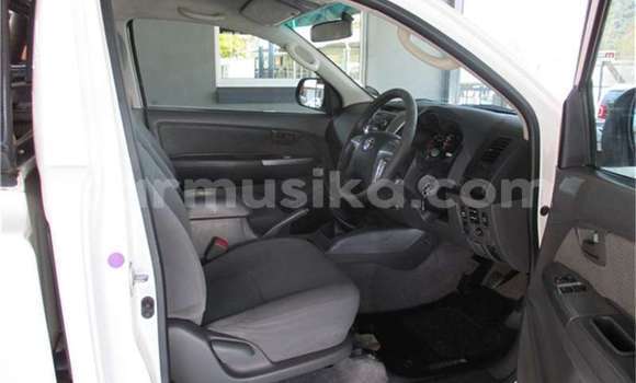 Tenga Tsaru Toyota Hilux Chena Mota in Beitbridge in Matabeleland South Tenga Tsaru Toyota Hilux Chena Mota in Beitbridge in Matabeleland South