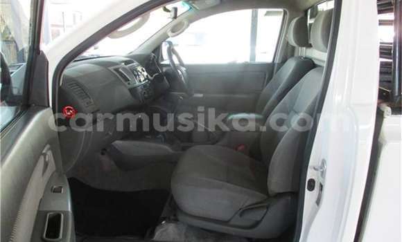 Tenga Tsaru Toyota Hilux Chena Mota in Beitbridge in Matabeleland South Tenga Tsaru Toyota Hilux Chena Mota in Beitbridge in Matabeleland South