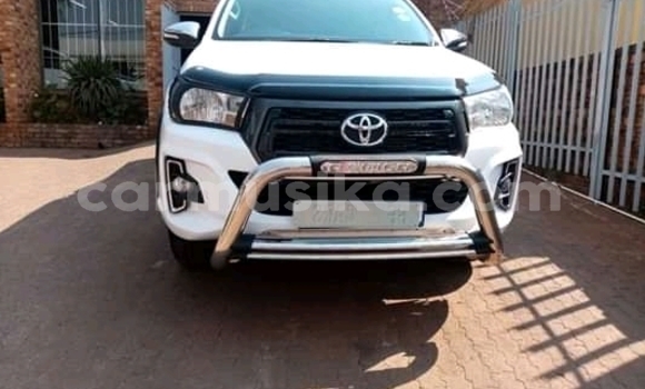 Nunua Ilio tumika Toyota Hilux Nyeupe Gari ndani ya Bindura nchini Mashonaland Central