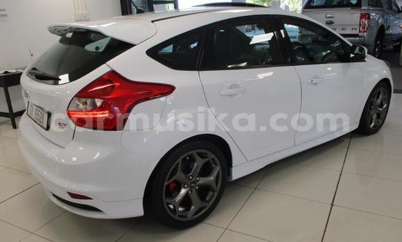 Nunua Ilio tumika Ford Focus ST Nyeupe Gari ndani ya Beitbridge nchini Matabeleland Kusini Nunua Ilio tumika Ford Focus ST Nyeupe Gari ndani ya Beitbridge nchini Matabeleland Kusini