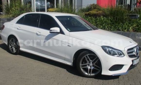 Acheter Occasion Voiture Mercedes‒Benz E–Class Blanc à Beitbridge, Matabeleland South