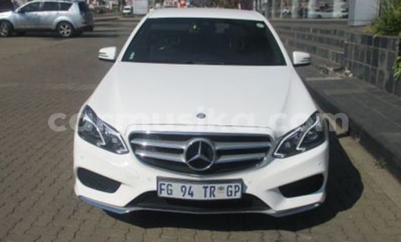 Buy Used Mercedes‒Benz E–Class White Car in Beitbridge in Matabeleland South Buy Used Mercedes‒Benz E–Class White Car in Beitbridge in Matabeleland South