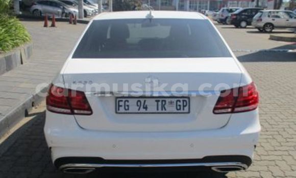 Buy Used Mercedes‒Benz E–Class White Car in Beitbridge in Matabeleland South Buy Used Mercedes‒Benz E–Class White Car in Beitbridge in Matabeleland South