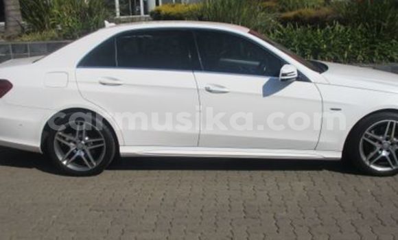 Buy Used Mercedes‒Benz E–Class White Car in Beitbridge in Matabeleland South Buy Used Mercedes‒Benz E–Class White Car in Beitbridge in Matabeleland South