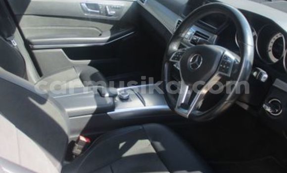 Buy Used Mercedes‒Benz E–Class White Car in Beitbridge in Matabeleland South Buy Used Mercedes‒Benz E–Class White Car in Beitbridge in Matabeleland South