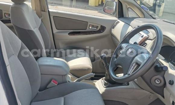Nunua Ilio tumika Toyota Innova Nyeupe Gari ndani ya Beitbridge nchini Matabeleland Kusini Nunua Ilio tumika Toyota Innova Nyeupe Gari ndani ya Beitbridge nchini Matabeleland Kusini