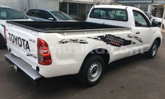 Buy Used Toyota Hilux White Car in Beitbridge in Matabeleland South Buy Used Toyota Hilux White Car in Beitbridge in Matabeleland South