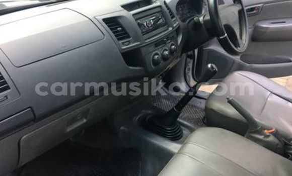 Buy Used Toyota Hilux White Car in Beitbridge in Matabeleland South Buy Used Toyota Hilux White Car in Beitbridge in Matabeleland South