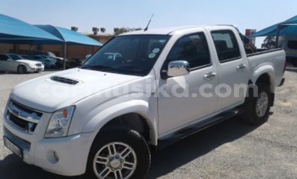 Tenga Tsaru Isuzu KB Chena Mota in Beitbridge in Matabeleland South