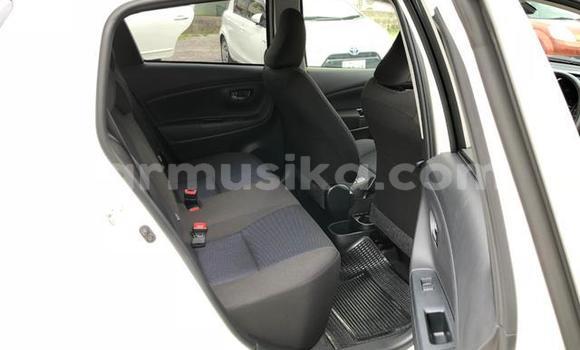 Acheter Occasion Voiture Toyota Vitz Blanc à Beitbridge, Matabeleland South Acheter Occasion Voiture Toyota Vitz Blanc à Beitbridge, Matabeleland South