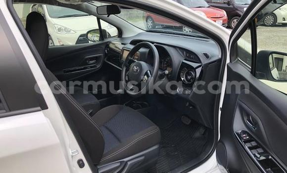 Acheter Occasion Voiture Toyota Vitz Blanc à Beitbridge, Matabeleland South Acheter Occasion Voiture Toyota Vitz Blanc à Beitbridge, Matabeleland South