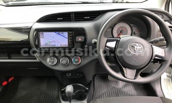 Acheter Occasion Voiture Toyota Vitz Blanc à Beitbridge, Matabeleland South Acheter Occasion Voiture Toyota Vitz Blanc à Beitbridge, Matabeleland South