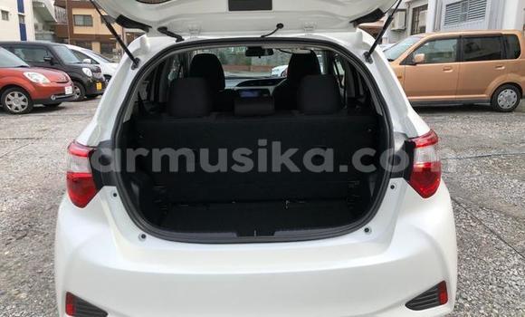 Acheter Occasion Voiture Toyota Vitz Blanc à Beitbridge, Matabeleland South Acheter Occasion Voiture Toyota Vitz Blanc à Beitbridge, Matabeleland South