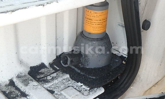 Acheter Occasion Voiture Nissan Caravan Blanc à Beitbridge, Matabeleland South Acheter Occasion Voiture Nissan Caravan Blanc à Beitbridge, Matabeleland South