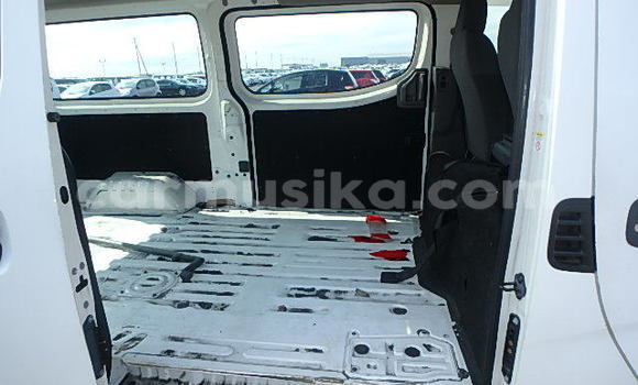 Acheter Occasion Voiture Nissan Caravan Blanc à Beitbridge, Matabeleland South Acheter Occasion Voiture Nissan Caravan Blanc à Beitbridge, Matabeleland South