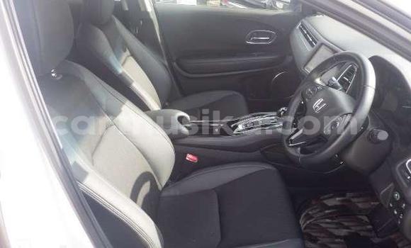 Acheter Occasion Voiture Honda Vezel Blanc à Beitbridge, Matabeleland South Acheter Occasion Voiture Honda Vezel Blanc à Beitbridge, Matabeleland South