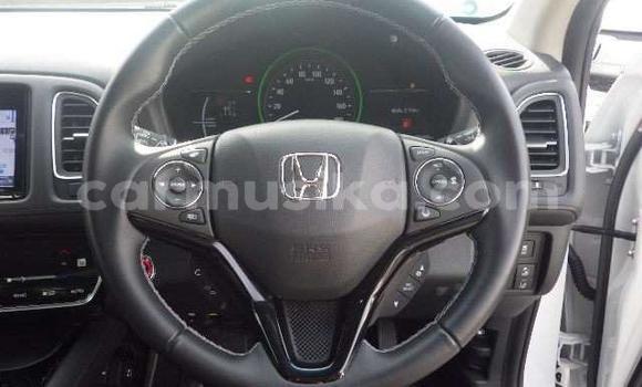 Acheter Occasion Voiture Honda Vezel Blanc à Beitbridge, Matabeleland South Acheter Occasion Voiture Honda Vezel Blanc à Beitbridge, Matabeleland South