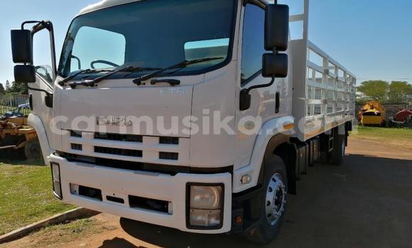 Nunua Ilio tumika Isuzu FTR 850 Nyeupe Lori ndani ya Beitbridge nchini Matabeleland Kusini