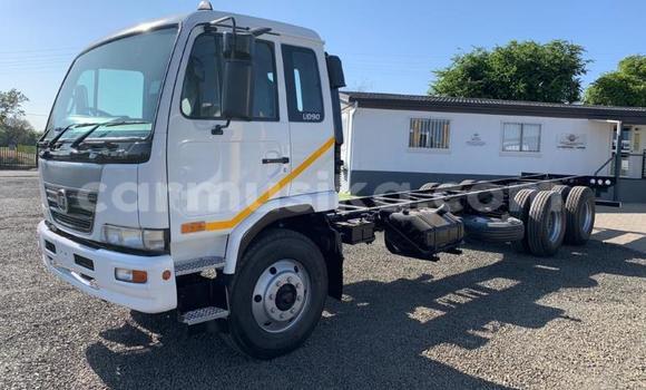 Acheter Occasion Utilitaire Nissan UD Blanc à Beitbridge, Matabeleland South Acheter Occasion Utilitaire Nissan UD Blanc à Beitbridge, Matabeleland South