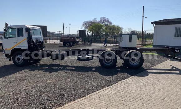 Acheter Occasion Utilitaire Nissan UD Blanc à Beitbridge, Matabeleland South Acheter Occasion Utilitaire Nissan UD Blanc à Beitbridge, Matabeleland South