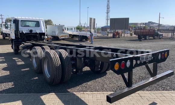 Acheter Occasion Utilitaire Nissan UD Blanc à Beitbridge, Matabeleland South Acheter Occasion Utilitaire Nissan UD Blanc à Beitbridge, Matabeleland South