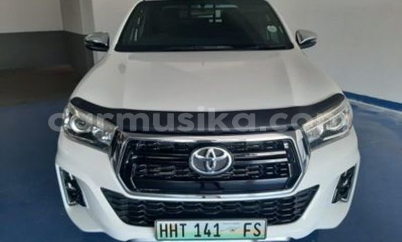 Tenga Tsaru Toyota Hilux Chena Mota in Beitbridge in Matabeleland South