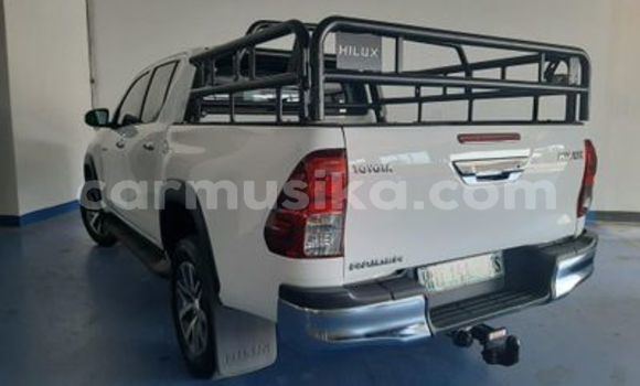 Acheter Occasion Voiture Toyota Hilux Blanc à Beitbridge, Matabeleland South Acheter Occasion Voiture Toyota Hilux Blanc à Beitbridge, Matabeleland South