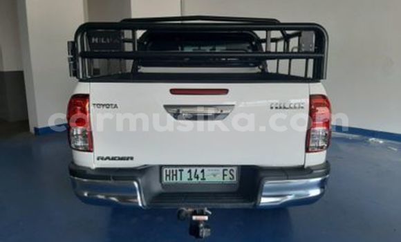 Acheter Occasion Voiture Toyota Hilux Blanc à Beitbridge, Matabeleland South Acheter Occasion Voiture Toyota Hilux Blanc à Beitbridge, Matabeleland South