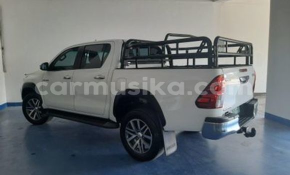 Acheter Occasion Voiture Toyota Hilux Blanc à Beitbridge, Matabeleland South Acheter Occasion Voiture Toyota Hilux Blanc à Beitbridge, Matabeleland South