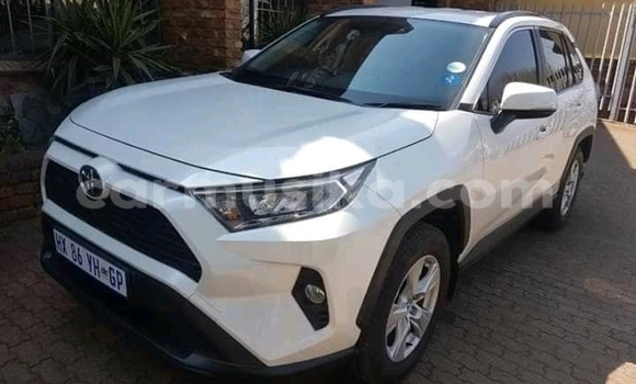 Buy Used Toyota Hilux White Car in Beitbridge in Matabeleland South Buy Used Toyota Hilux White Car in Beitbridge in Matabeleland South