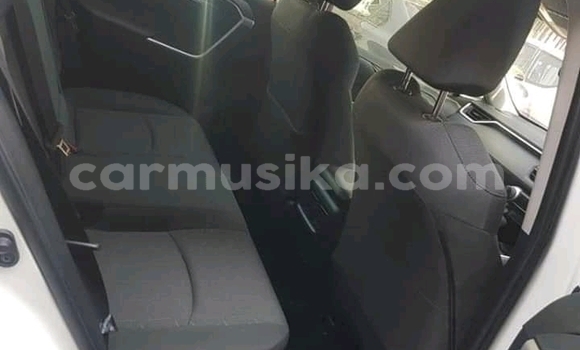 Buy Used Toyota Hilux White Car in Beitbridge in Matabeleland South Buy Used Toyota Hilux White Car in Beitbridge in Matabeleland South