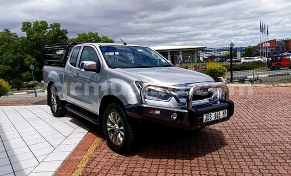 Buy Used Isuzu KB Silver Car in Beitbridge in Matabeleland South
