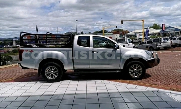 Buy Used Isuzu KB Silver Car in Beitbridge in Matabeleland South Buy Used Isuzu KB Silver Car in Beitbridge in Matabeleland South