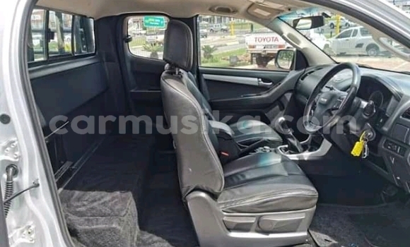 Buy Used Isuzu KB Silver Car in Beitbridge in Matabeleland South Buy Used Isuzu KB Silver Car in Beitbridge in Matabeleland South