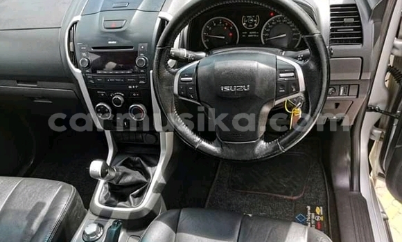 Buy Used Isuzu KB Silver Car in Beitbridge in Matabeleland South Buy Used Isuzu KB Silver Car in Beitbridge in Matabeleland South