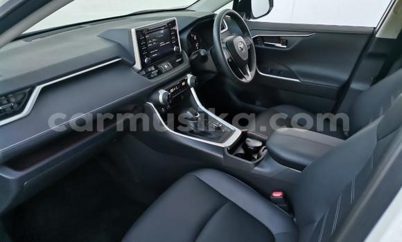 Nunua Ilio tumika Toyota RAV4 Nyeupe Gari ndani ya Beitbridge nchini Matabeleland Kusini Nunua Ilio tumika Toyota RAV4 Nyeupe Gari ndani ya Beitbridge nchini Matabeleland Kusini