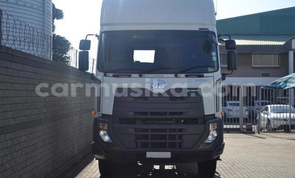 Acheter Occasion Utilitaire Nissan UD Blanc à Beitbridge, Matabeleland South